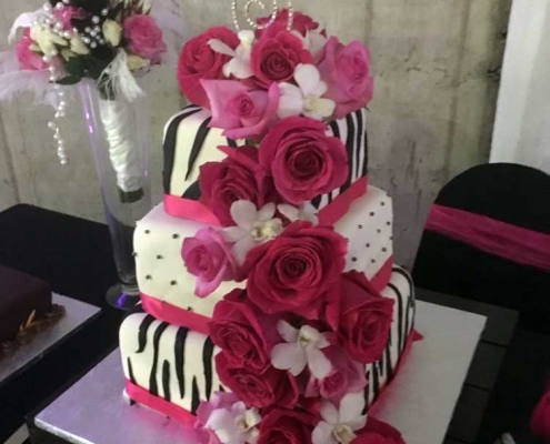 rose cake with centerpiece