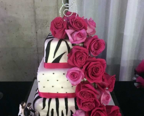 roses on cake